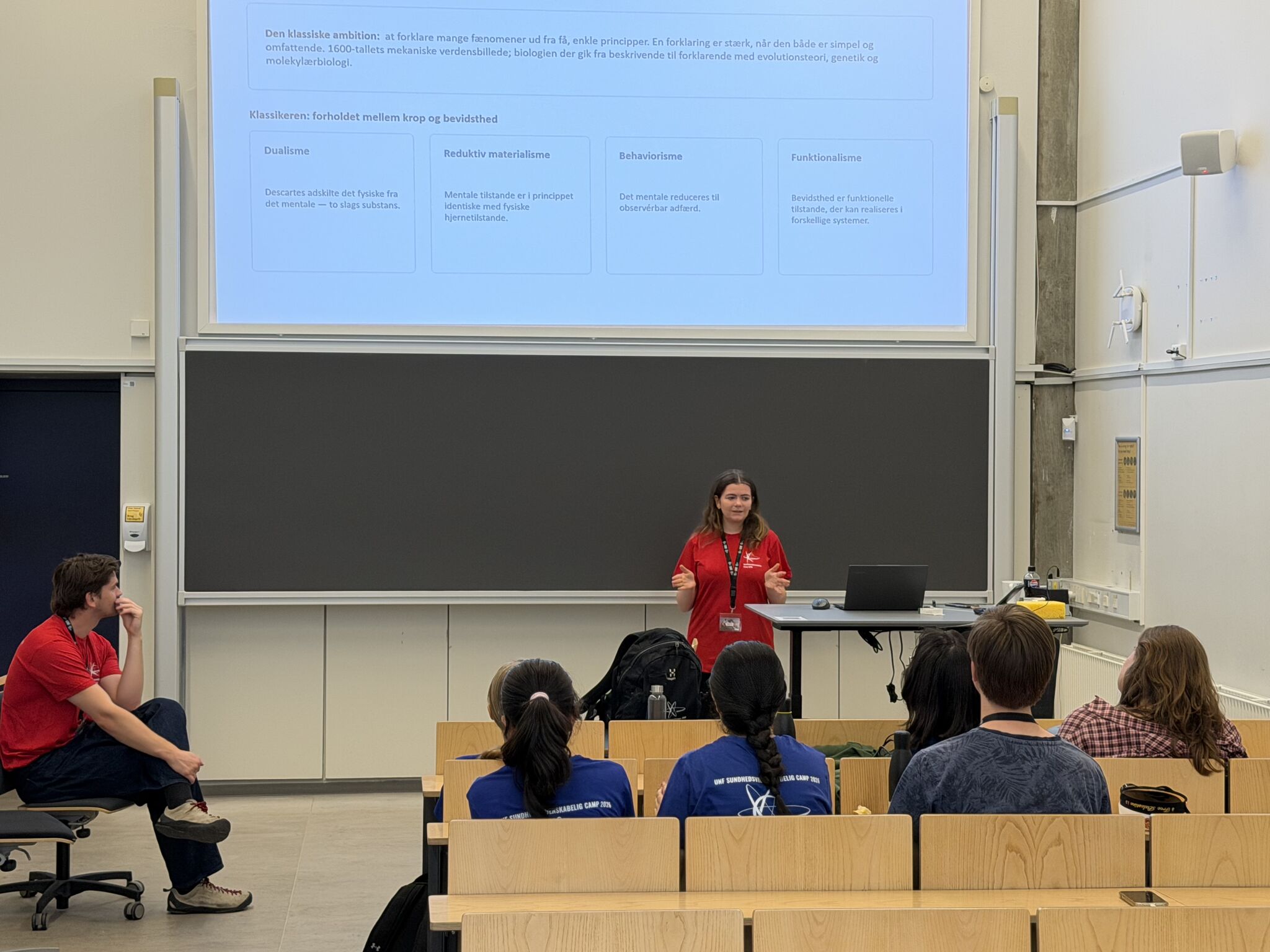 Sabine underviser på UNF Sundhedsvidenskabelig Camp